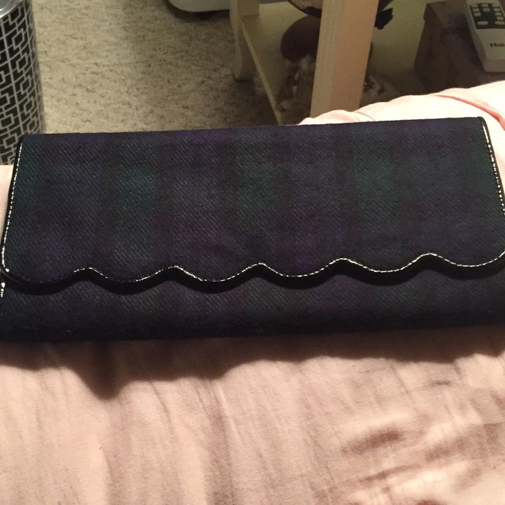 NWOT vineyard vines clutch